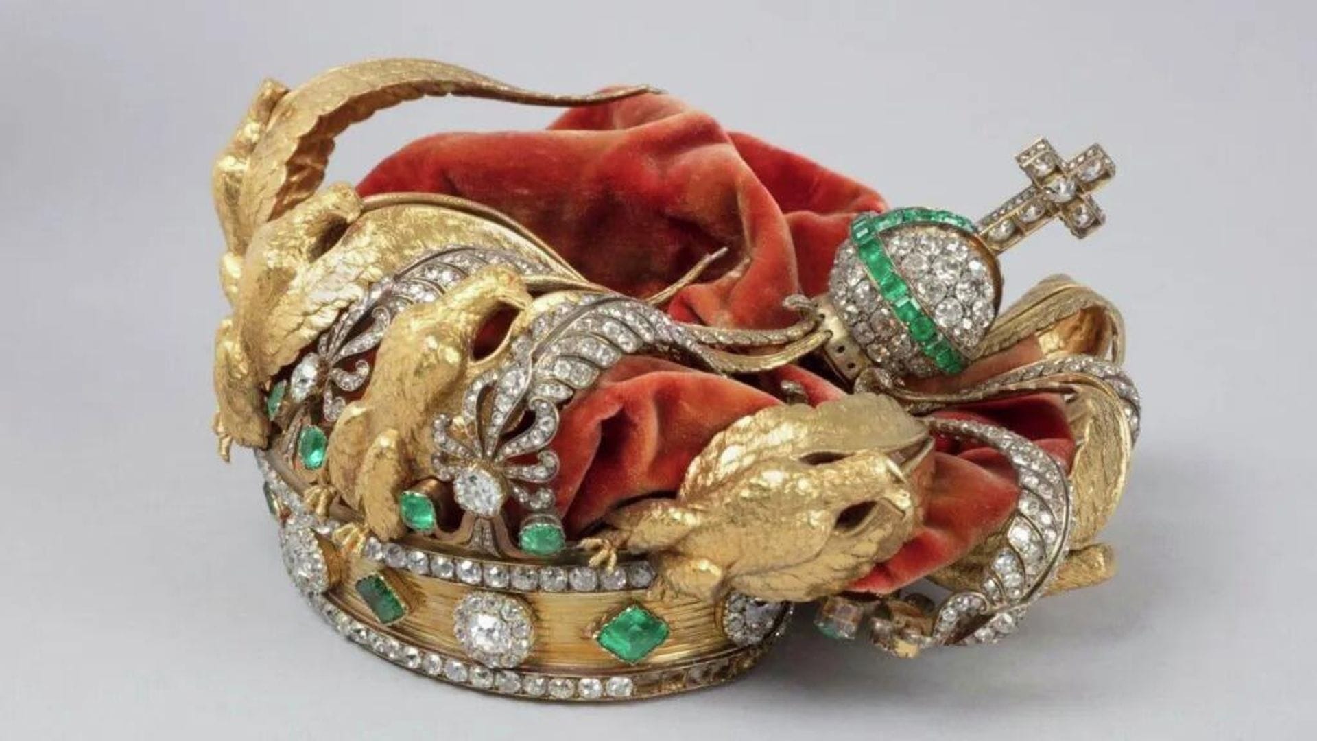 The Great Louvre Heist: Thieves Behind Million-Euro Jewelry Theft Revealed to Have Been Underpaid