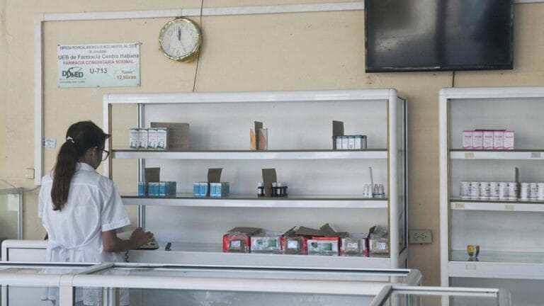 Cuba Accelerates Economic Reforms: Gas Stations and Pharmacies Open to Private Sector