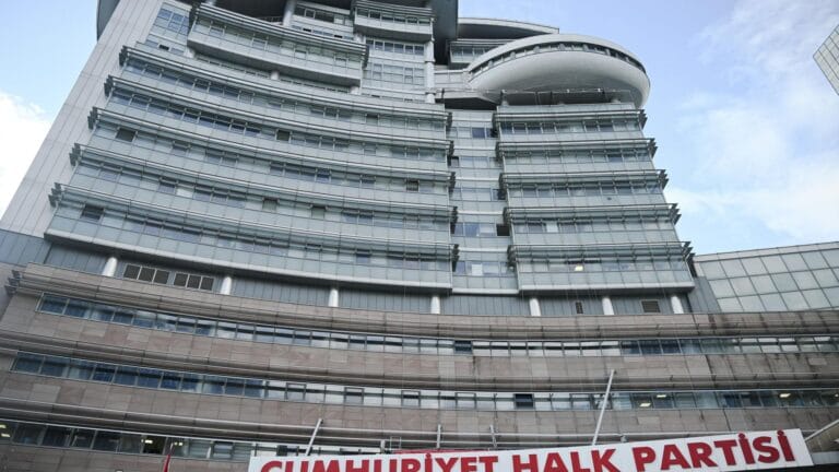 CHP’de Büyük Değişim: 8 İl Başkanlığı Değişti