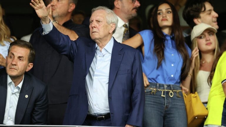 Fenerbahçe’de Büyük İstifa: 7 İsim Görevinden Ayrıldı