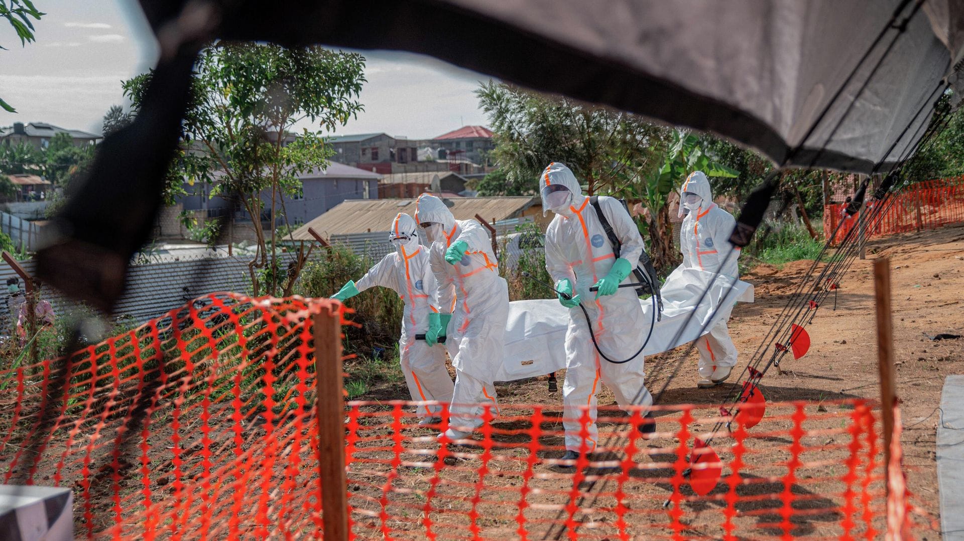 Ebola Salgını Hızla Yayılmaya Devam Ediyor