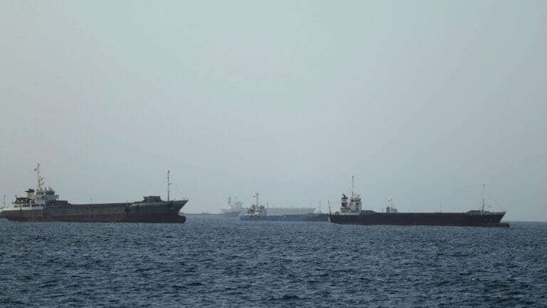 Hürmüz Boğazı’nda Mayına Çarpan Tanker Alev Aldı