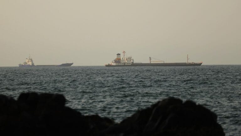 Oman and Iran to Continue Talks on Strait of Hormuz