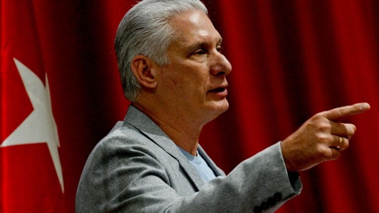 Küba Lideri Diaz-Canel’den Trump’a Yanıt: Sürpriz ve Yenilgiyi Düşünmüyoruz