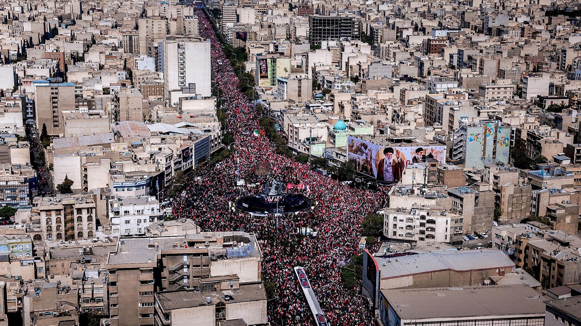 Iranians Bid Farewell to Former Leader Hamaney