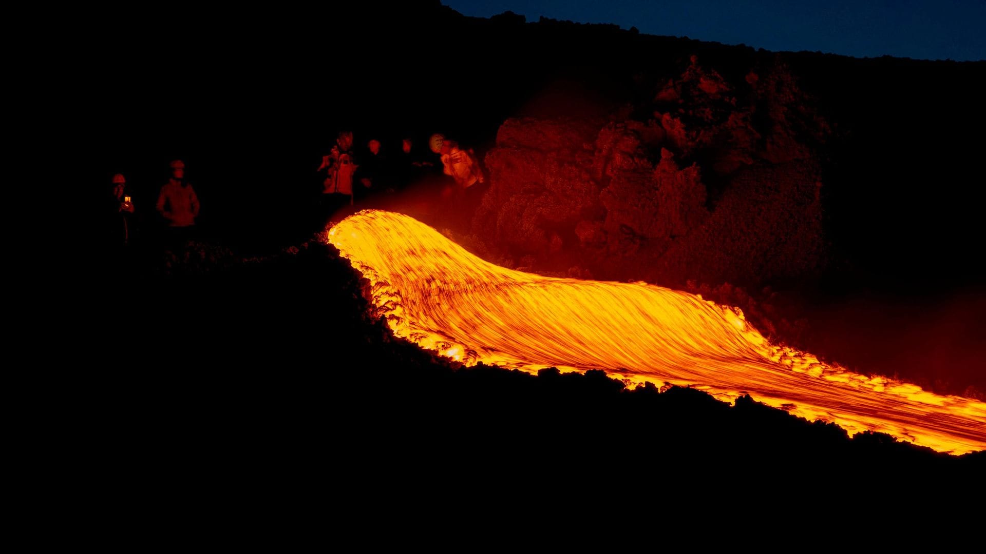Etna Yanardağının Son Patlaması: Kül Bulutları Hava Trafiğini Durdurdu