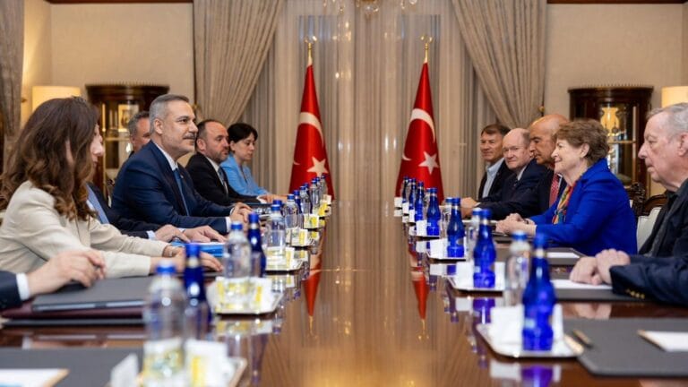 Dışişleri Bakanı Fidan, ABD’li Senatörlerle Görüştü