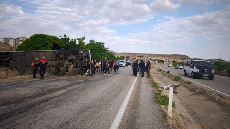 Kırıkkale’de Yolcu Otobüsü Kazası: 41 Yaralı