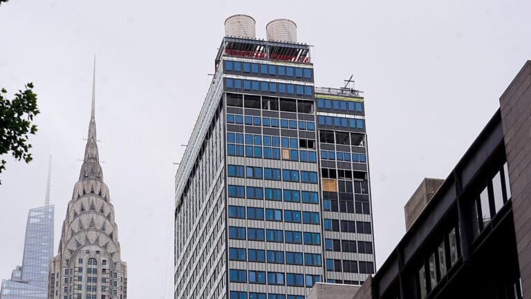 Manhattan’da Lüks Konut Projesinde Çökme Tehlikesi: Acil Tahliye