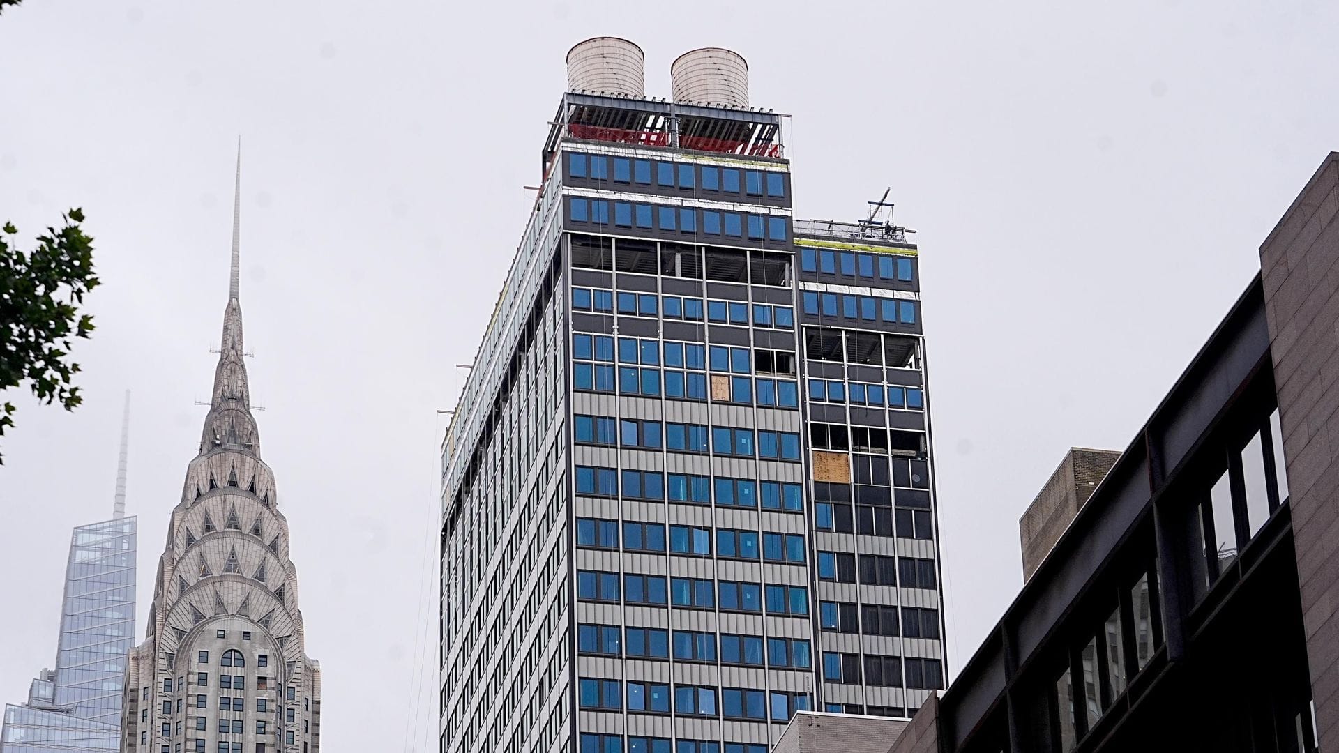 Luxury Residential Project in Manhattan Faces Collapse Risk: Emergency Evacuation