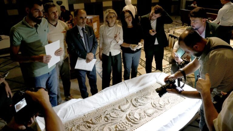 Fransa, Suriye’ye Ödünç Aldığı Tarihi Eserleri Geri Teslim Etti