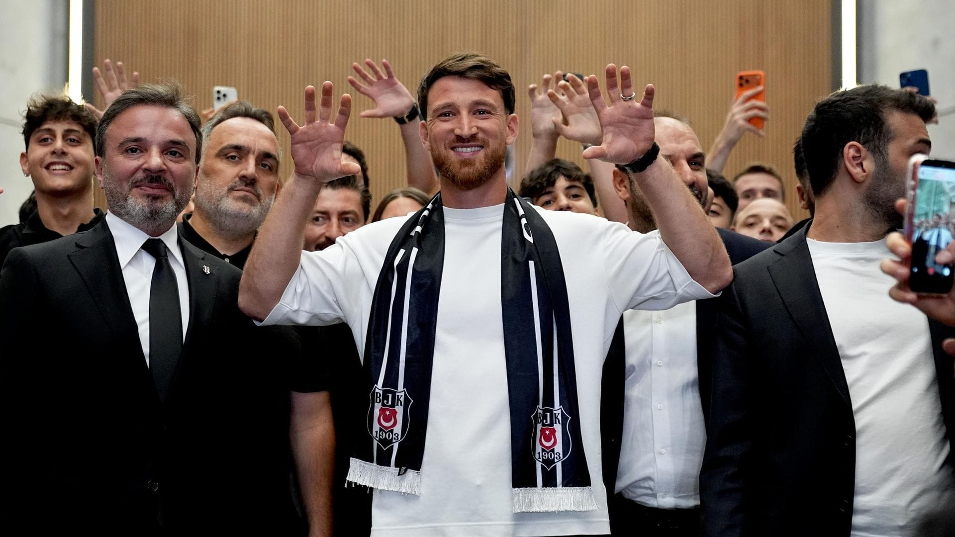 Salih Özcan İstanbul’a Geldi: Beşiktaş’ın Yeni Transferi