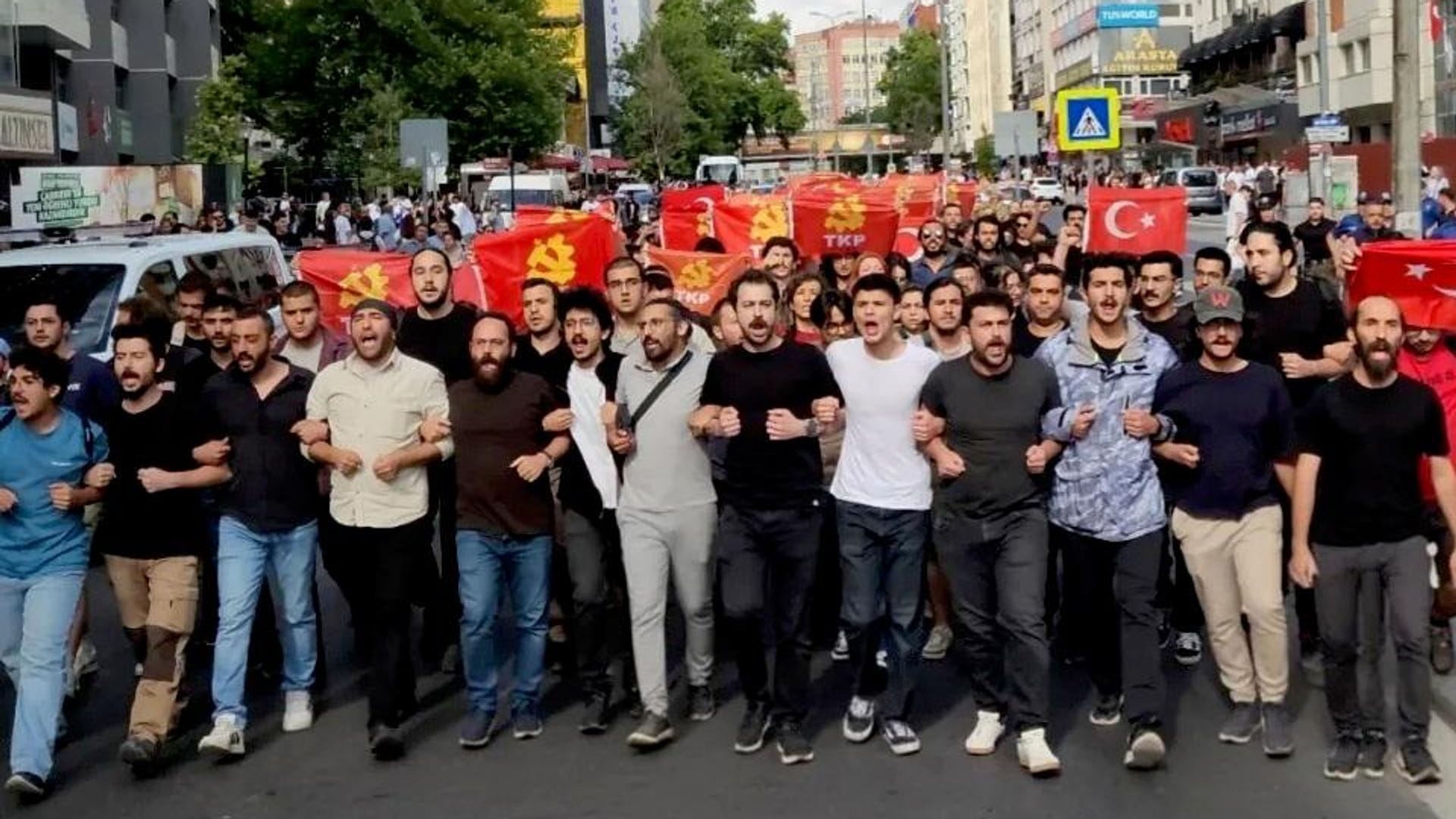 NATO Zirvesi Protestolarında Gözaltına Alınan TKP Üyeleri Serbest Bırakıldı