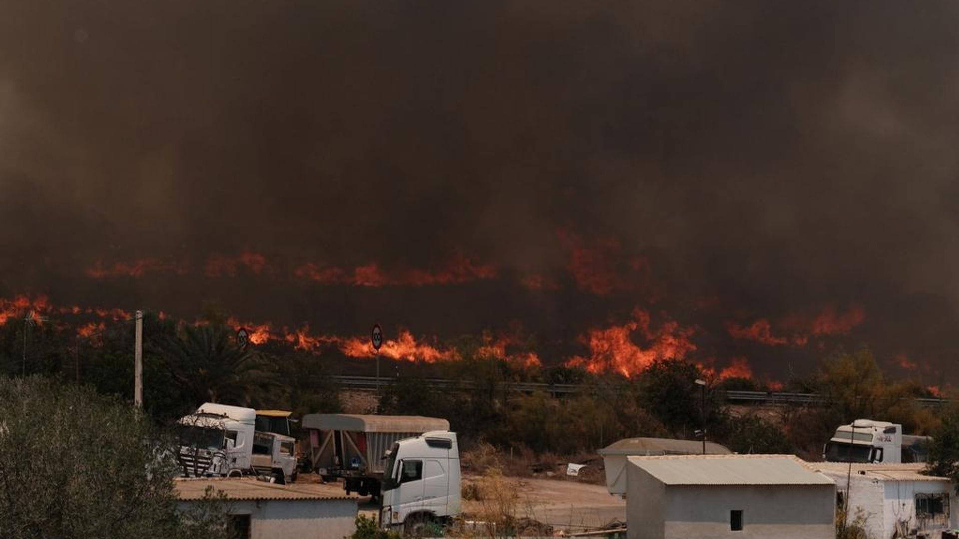 İspanya’da Büyük Orman Yangını: En Az 12 Ölü, 23 Kişi Kayıp
