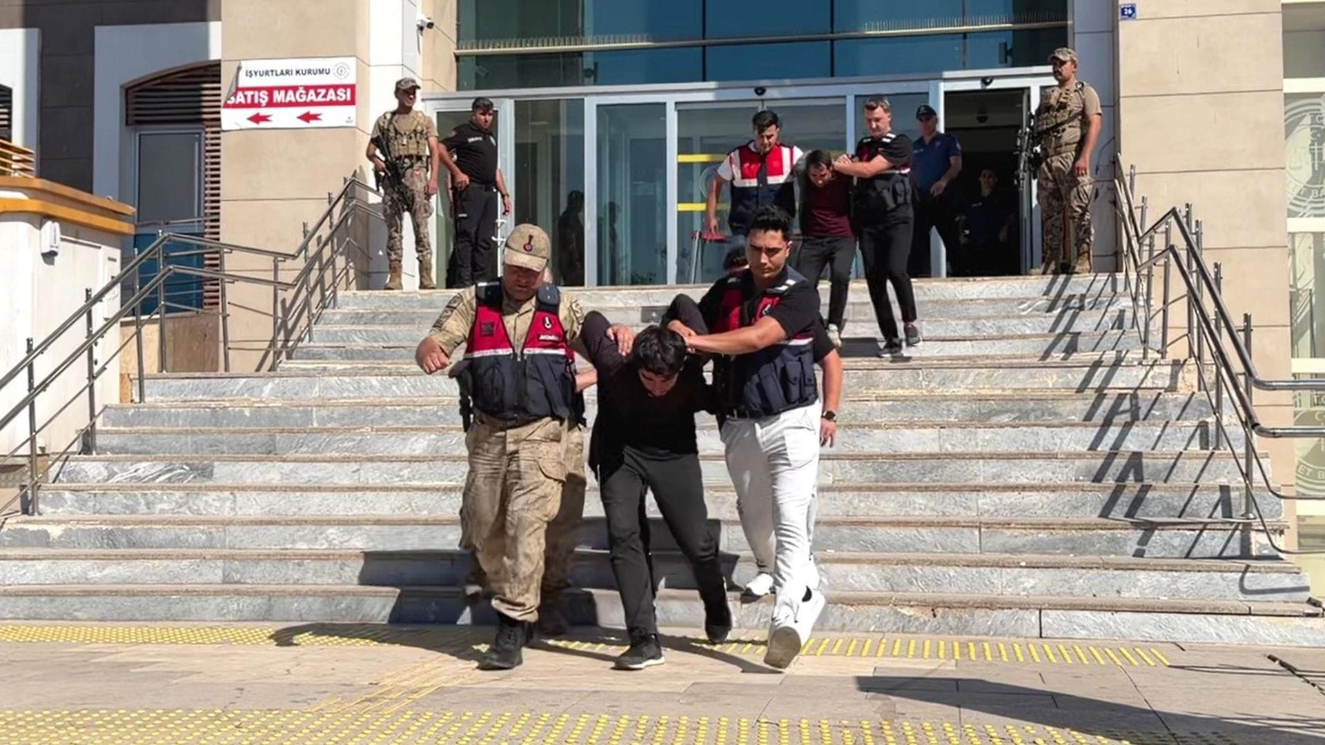 Şanlıurfa’da Cinsel Saldırı Soruşturması: 14 Şüpheli Tutuklandı