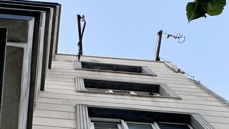 Tragedy in Şanlıurfa: Two Young Workers Lose Their Lives in Scaffolding Collapse