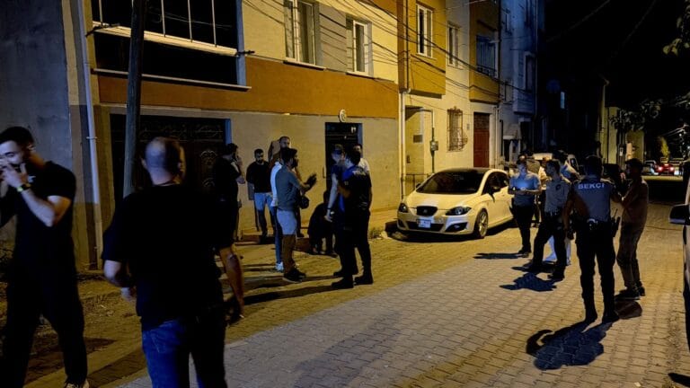 Eskişehir’de Aile Kavgası: 1 Polis Memuru ve 10 Kişi Yaralandı