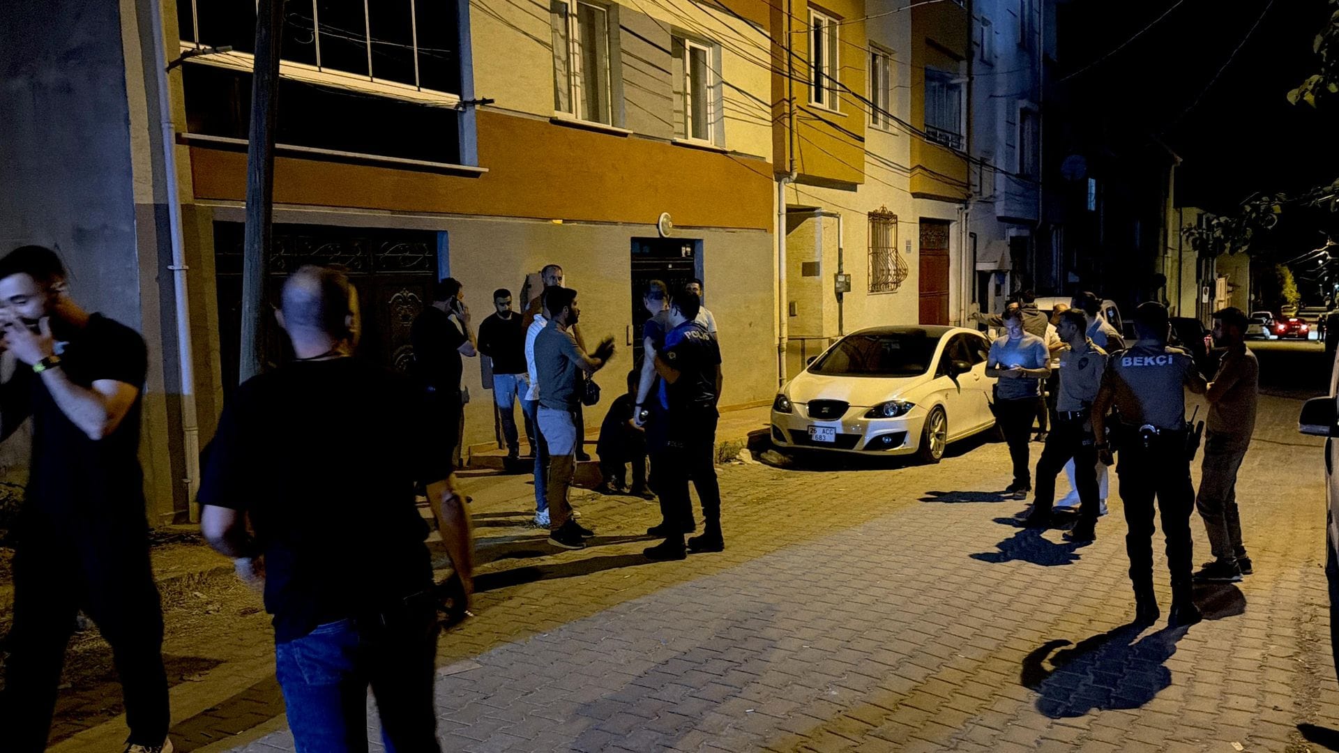 Eskişehir’de Aile Kavgası: 1 Polis Memuru ve 10 Kişi Yaralandı