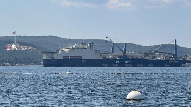 Çanakkale Boğazı’nda Dev Gemi Geçti: Transit Trafik Durduruldu