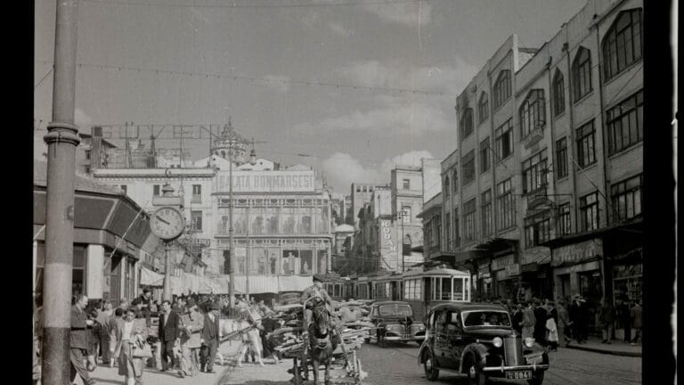 Eski İstanbul’un Gizli Hazinesi: İsveçli Fotoğrafçı Gullers’in Arşivi