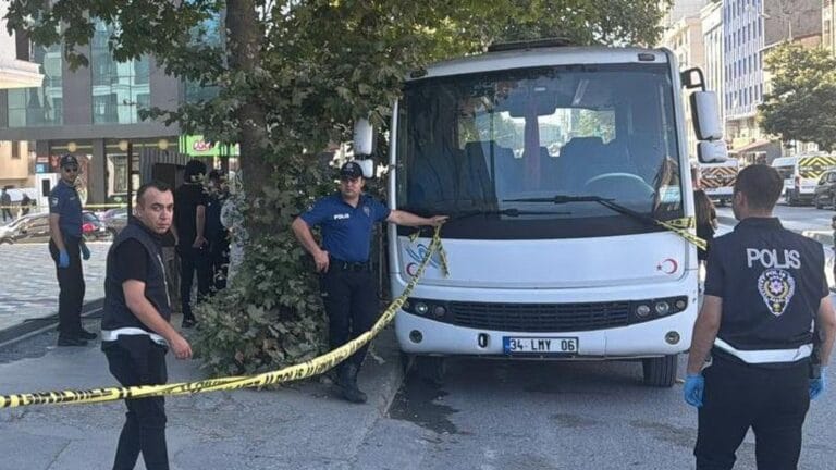 İstanbul’da 73 Yaşındaki Servis Şoförünün Cesedi Araçta Bulundu