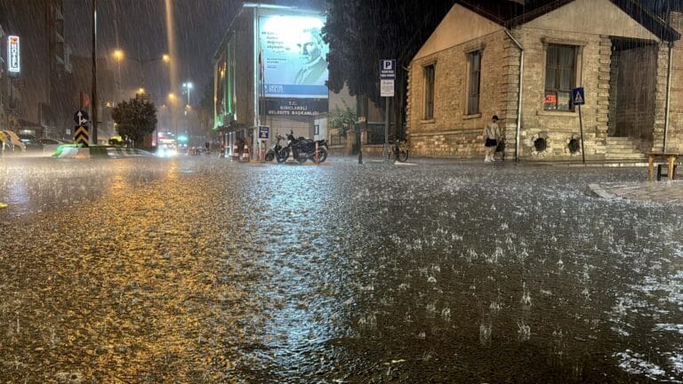 Kırklareli’nde Ani Hava Değişimi: Sıcaklık 22 Dereceye Düştü