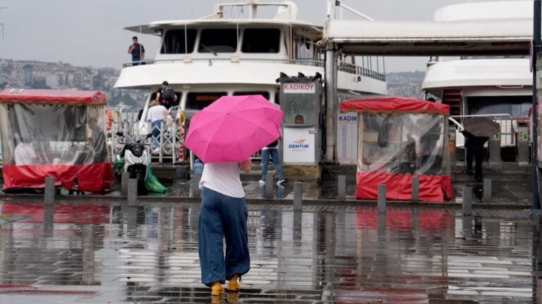 Yağışlı Hava Türkiye’ye Geliyor: Uzmanlardan İstanbul İçin Uygun Uyarı