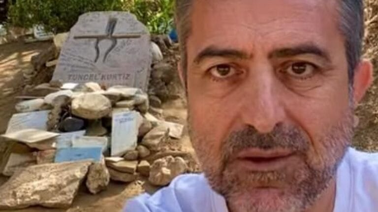 Tuncel Kurtiz’in Mezarı Seküler Türbeye Dönüştü