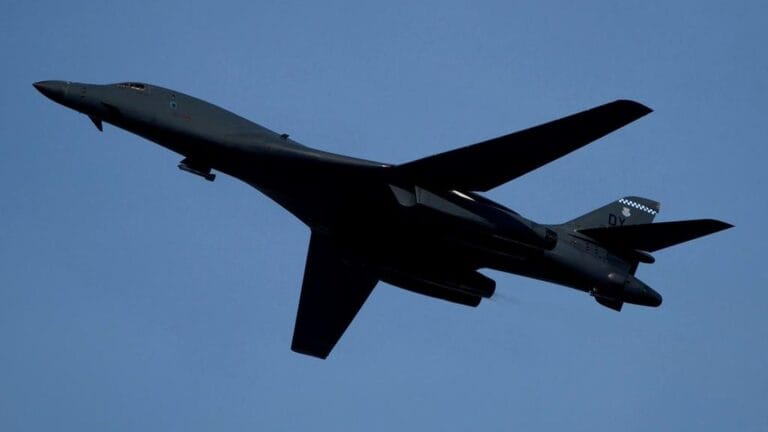İran’da B-1 Bombardıman Uçakları Tekrar Hizmete Girdi