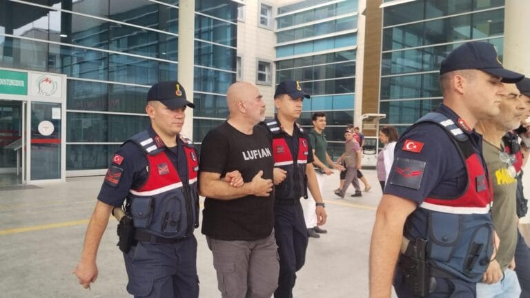 Ünlü Yönetmen Ezel Akay Hakkında Uyuşturucu Operasyonunda Karar Çıktı