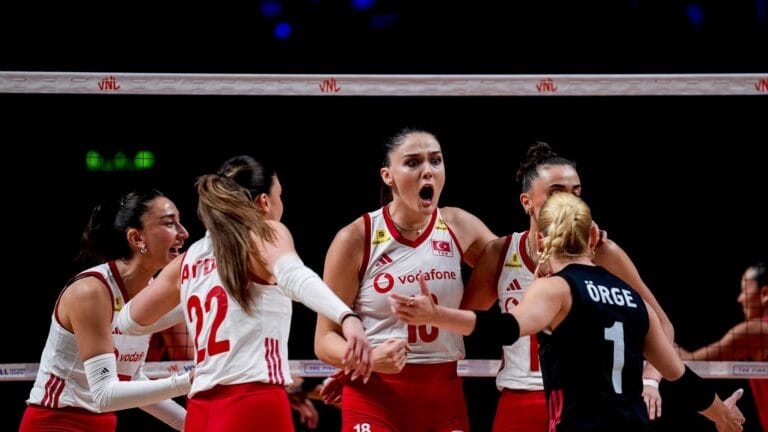 Türk Kadın Voleybol Takımı Çin’i Yenerek Final Yarınlamasını Kazandı
