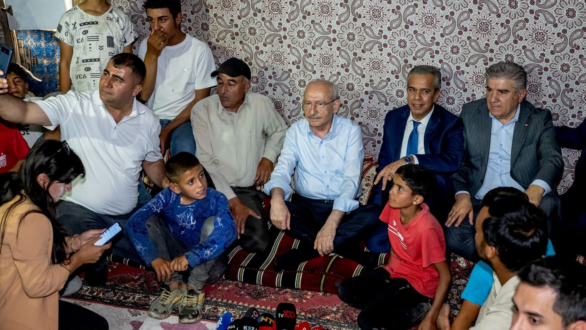Kılıçdaroğlu Meets with Seasonal Agricultural Workers