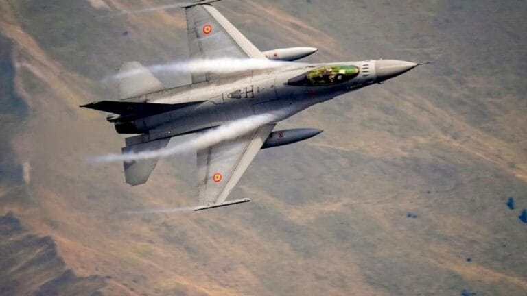 Romanya Hava Sahasını İhlal Eden Dron’u F-16 Savaş Jeti Düşürdü