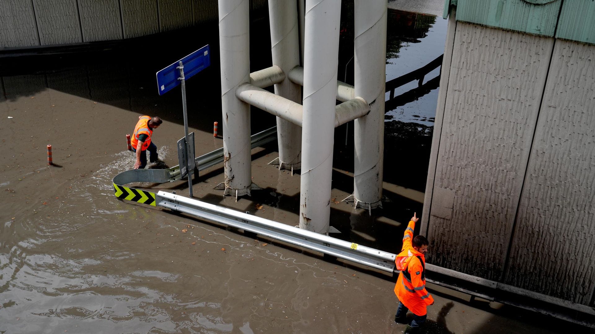 Sağanak Yağış İstanbul’u Vurdu: Alt Geçit Suyla Doldu