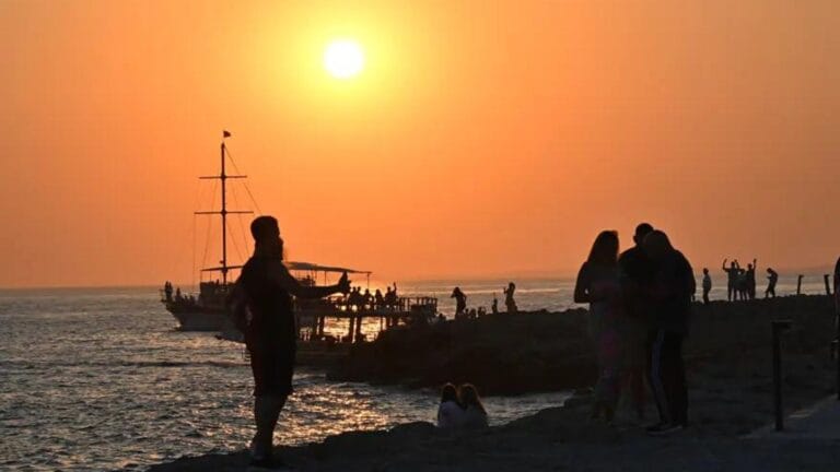 Hava Durumu Değişiyor: Sıcaklar Artıyor, Yağışlar Karadeniz Bölgesi’ne Kayıyor