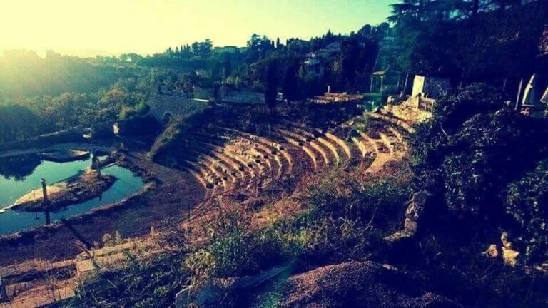 İtalya’da Turistleri Dolandıran Sahte Antik Tiyatro