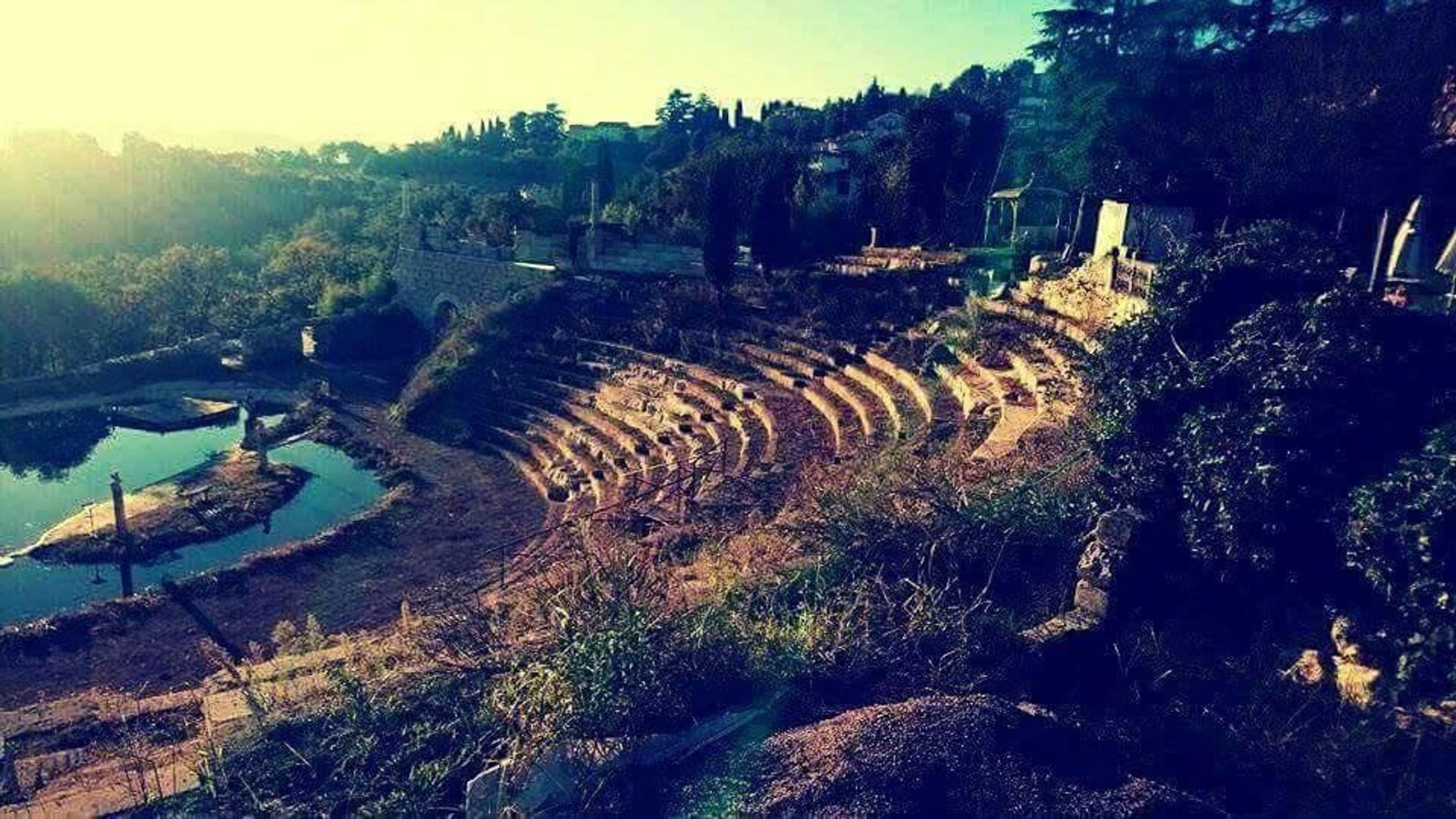 İtalya’da Turistleri Dolandıran Sahte Antik Tiyatro