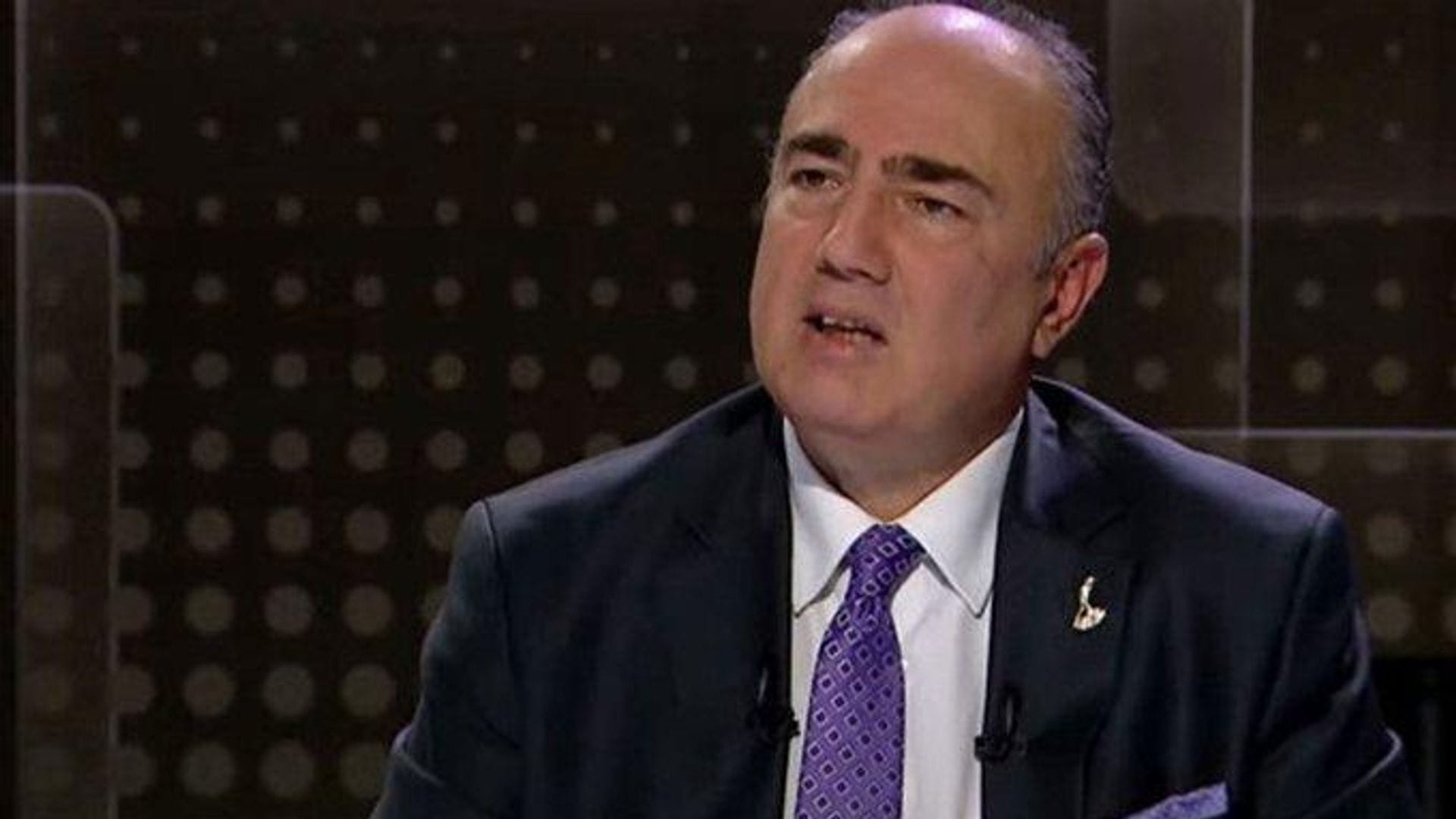 Türk Medyasının Ünlü İsimlerinden Vedat Yenerer’in Hayatını Kaybettiği Açıklanmıştır