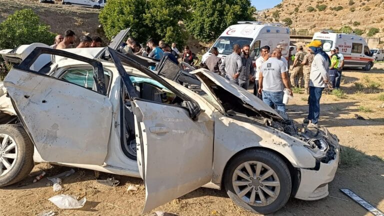 Şırnak’ta Otomobil Kazası: 2 Kişi Hayatını Kaybetti