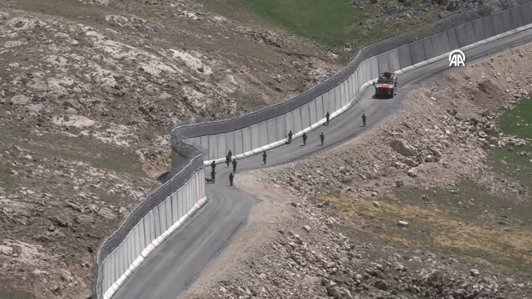 İran Sınırı Güçlendiriliyor: 6 Kilometrelik Çelik Duvar Örüldü