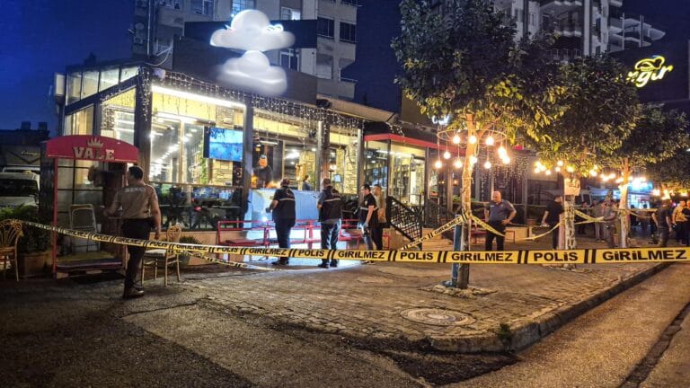 Adana’da Kebapçıya Silahlı Saldırı: Dört Kişi Yaralandı