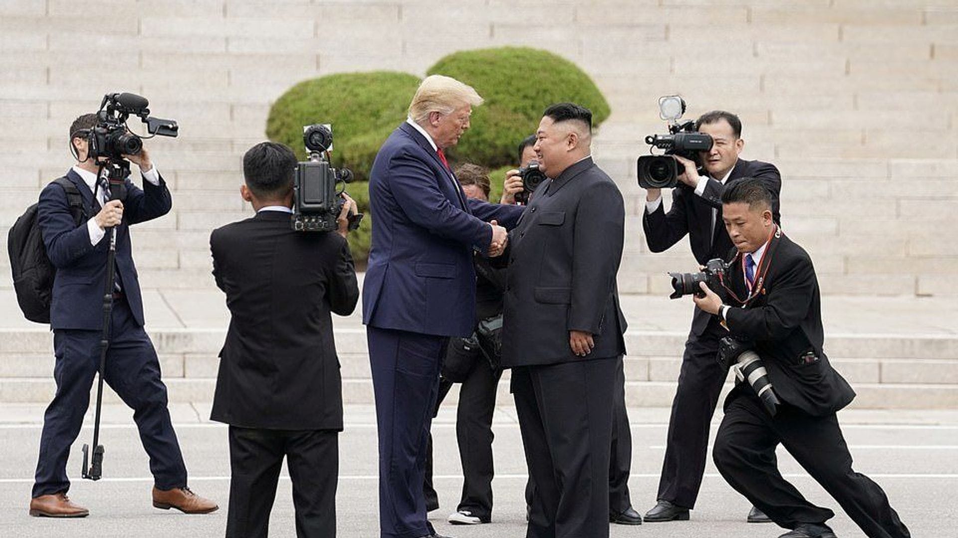 Trump’ın Güney Kore ile Askeri Tatbikatları Azaltma Kararı Trump’ın Güney Kore ile Askeri Tatbikatları Azaltma Kararı