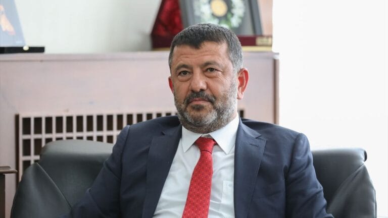 İzmir Büyükşehir Belediyesi Yolsuzluk Soruşturması: Veli Ağbaba’nın Kardeşi Gözaltına Alındı