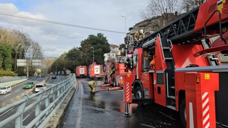 İstanbul’da Hastane Bahçesinde Yangın Çıktı