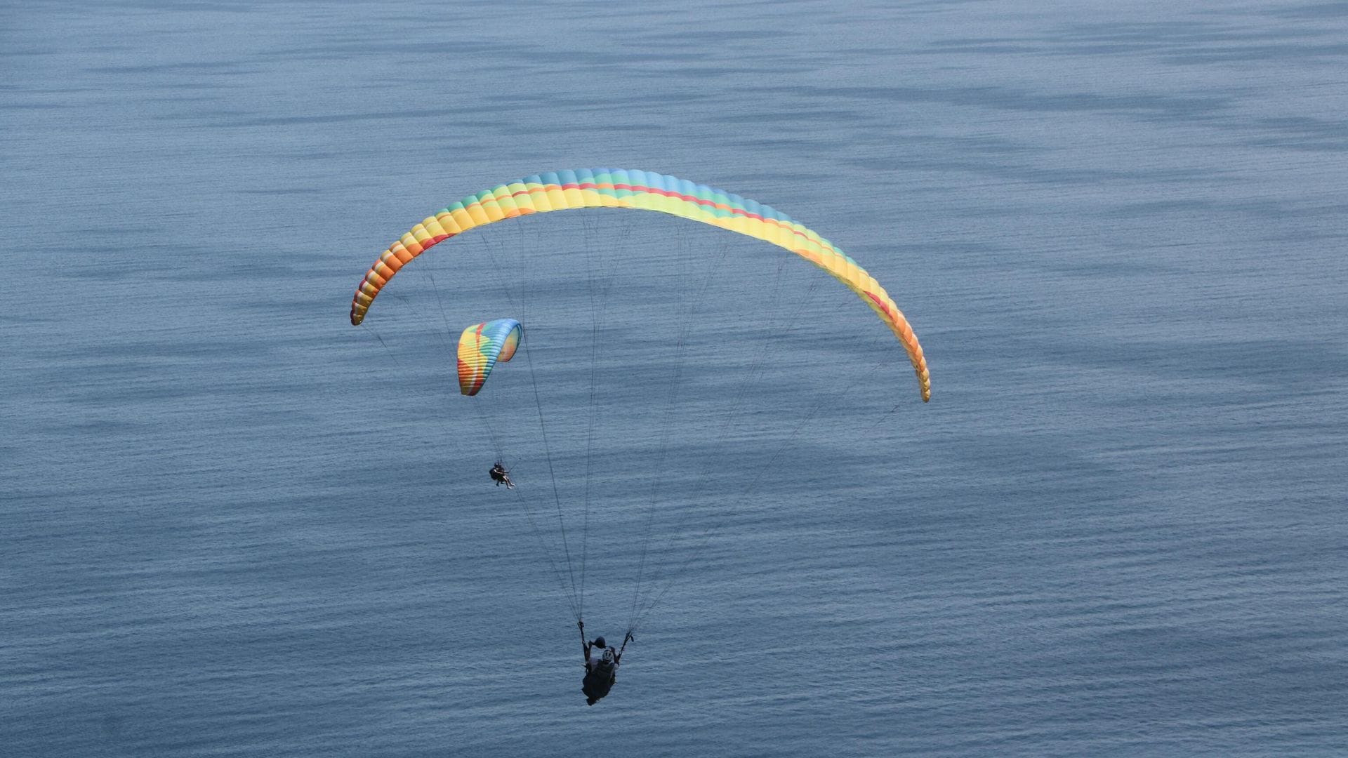 Yamaç Paraşütü Kazası: Pilot ve Yolcu Yaralandı