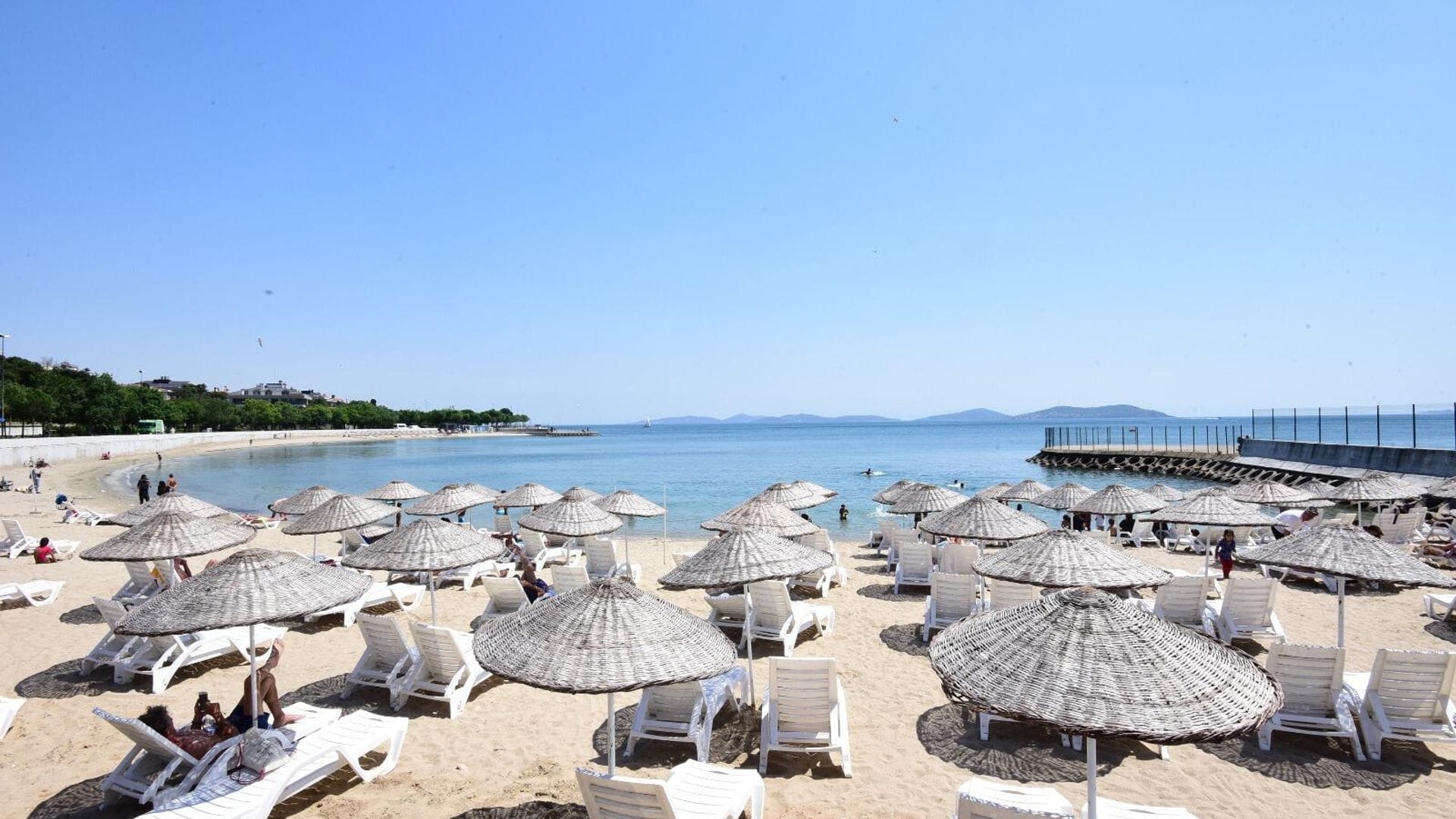 Plajlarda Yeni Dönem: Bakanlık İşgallere Karşı Müdahale Edecek Plajlarda Yeni Dönem: Bakanlık İşgallere Karşı Müdahale Edecek
