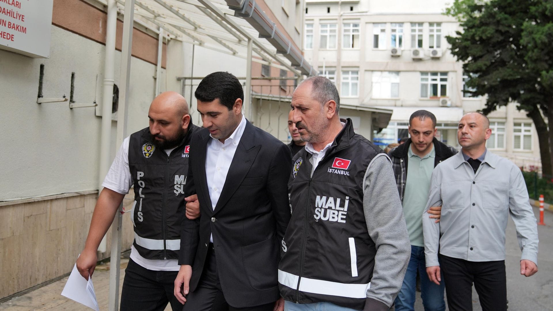 Avcılar Belediye Başkanı Utku Caner Çaykara Tahliye Edildi