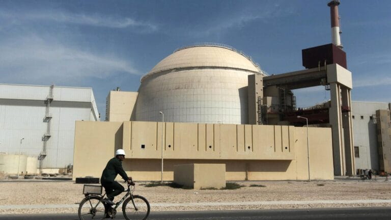 Rosatom Uzmanlarını Buşehr Nükleer Santrali’ne Geri Göndermeye Başladı