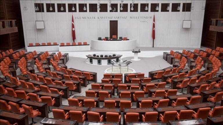 AK Parti ‘Çerçeve Yasa’ Toplantısı Sona Erdi: Milletvekilleri ‘Milli Dayanışma’ İçin Bir Araya Geldi