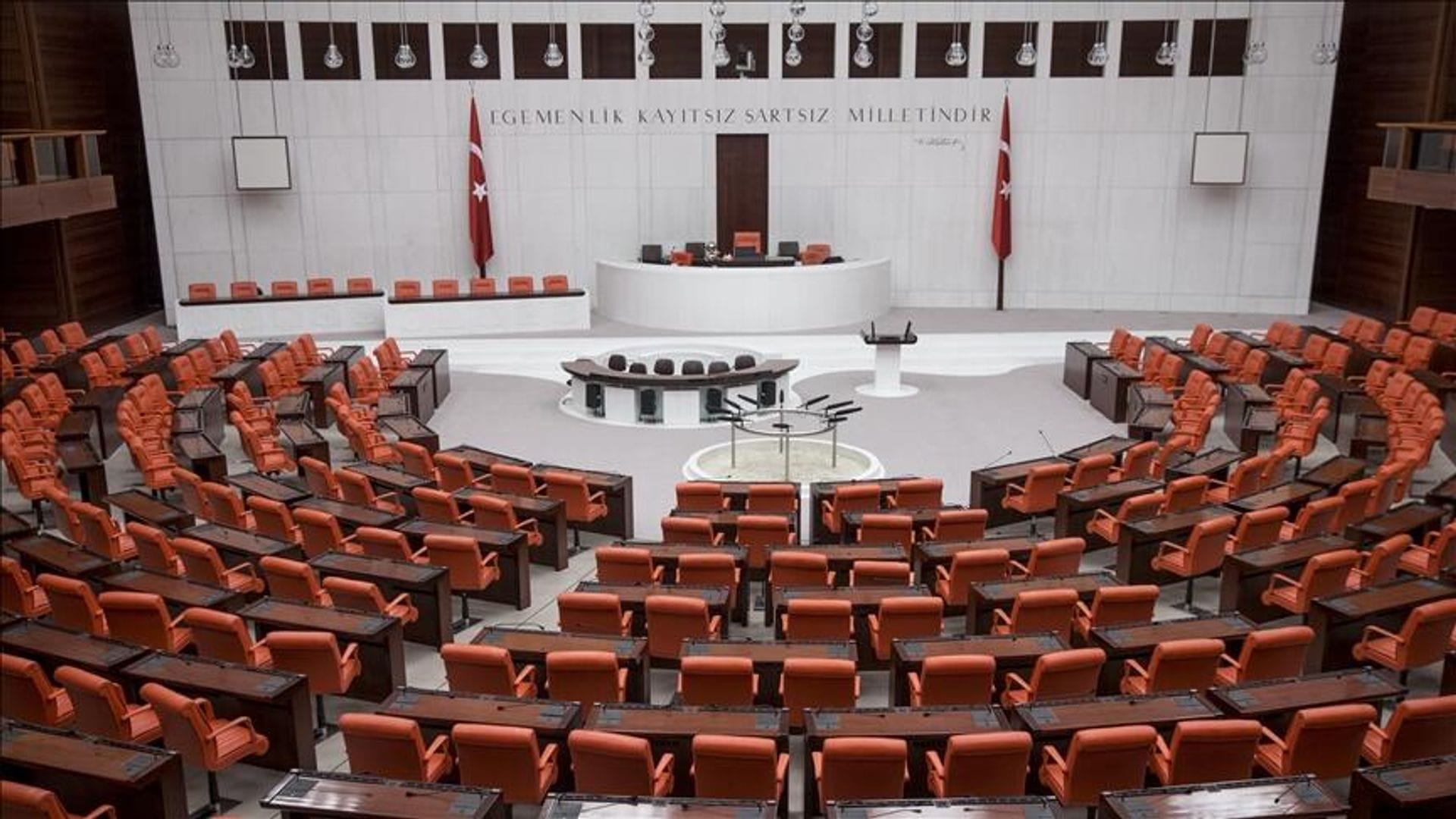 AK Parti ‘Çerçeve Yasa’ Toplantısı Sona Erdi: Milletvekilleri ‘Milli Dayanışma’ İçin Bir Araya Geldi